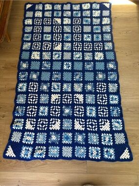 Vintage Handmade Blue & White Granny Square Crochet Throw